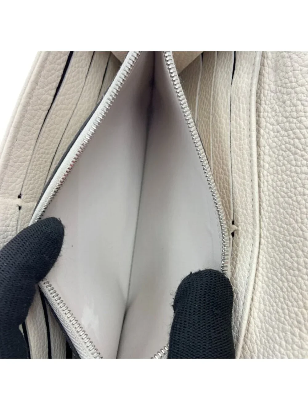 Louis Vuitton Mahina Hina Portefeuille Iris Bifold Wallet Ivory